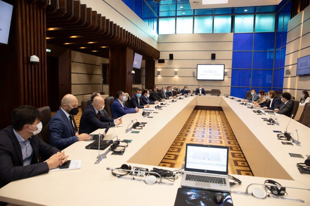 Întrevedere dintre membrii Asociația Investitorilor din România în Republica Moldova și Comisia parlamentară economie, buget și finanțe