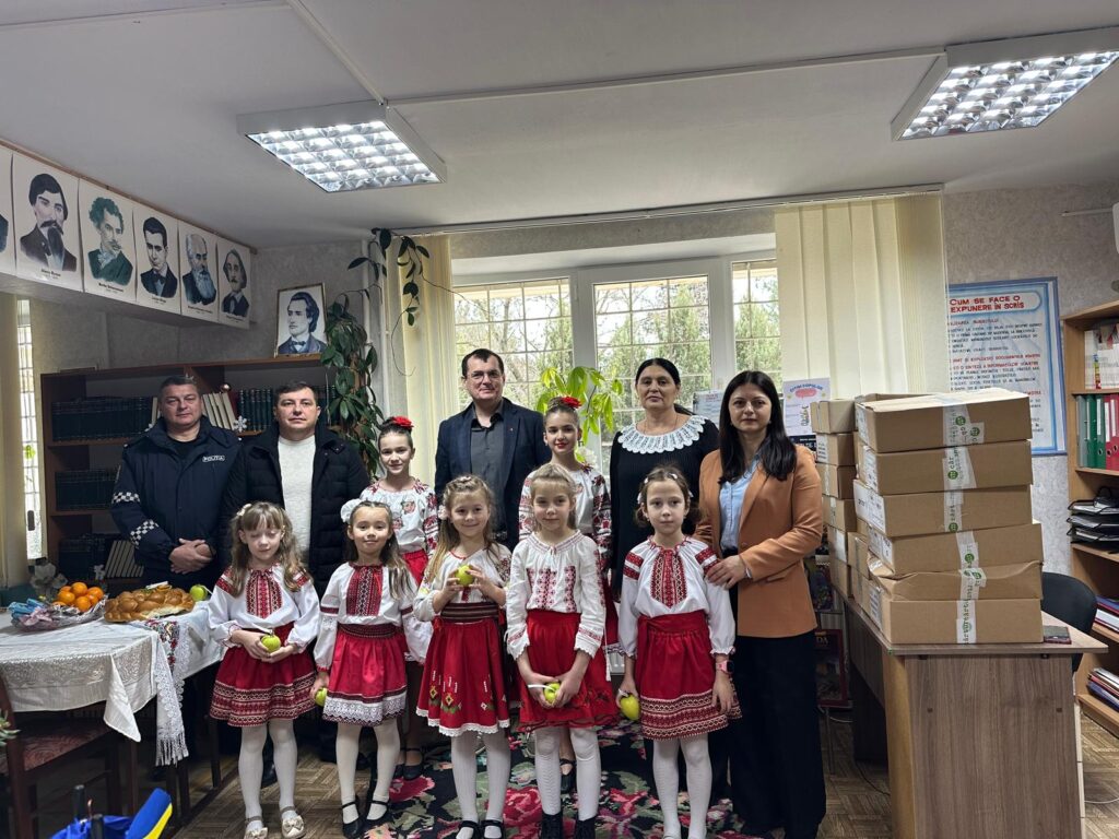 Ziua Lecturii: AIR susține educația prin donații de carte în liceele din stânga Nistrului